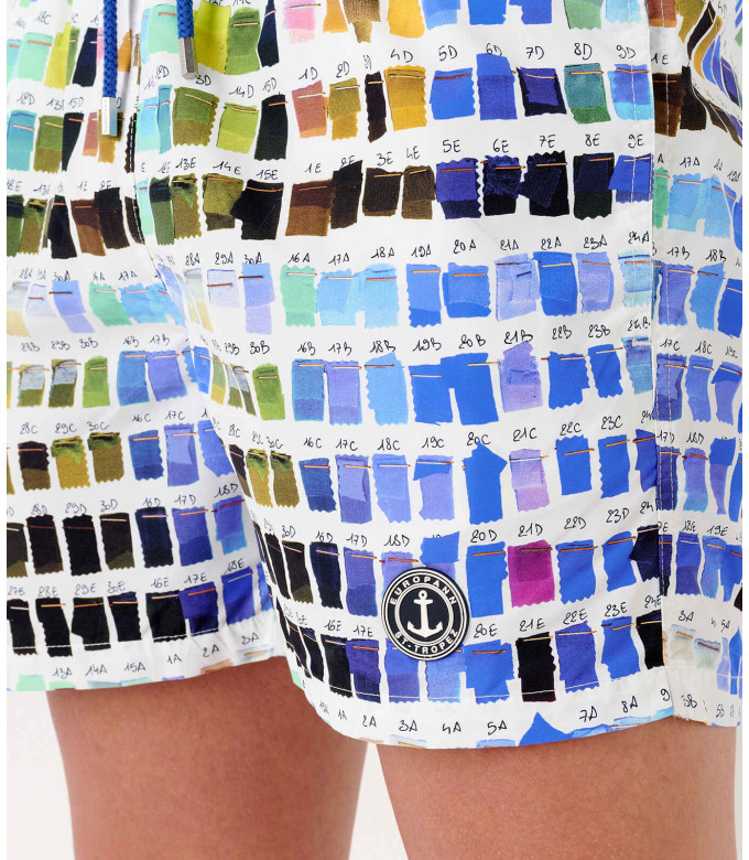 BORNEO- Badeshorts mit Pantone-Print, weiß