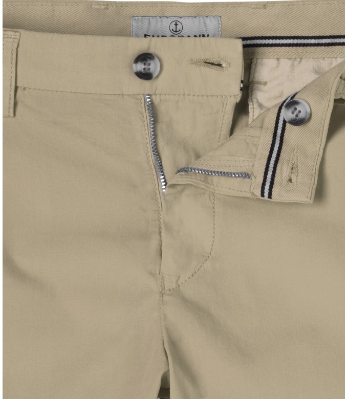 TEXAS - Slim fit Chino Bermudas, beige 